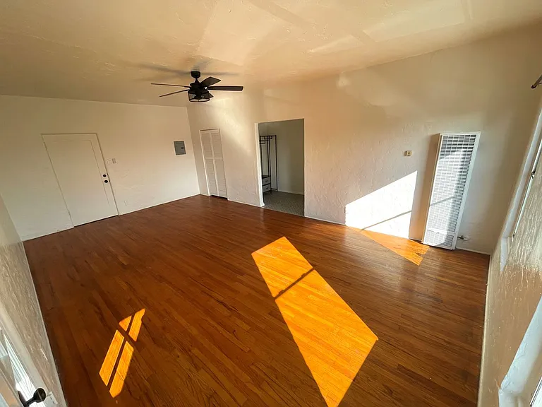 2110-2126 Thompson Blvd #&-275-287 — Photo 5
