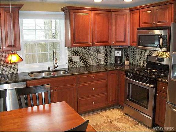 4th image of 410 Burroughs Dr