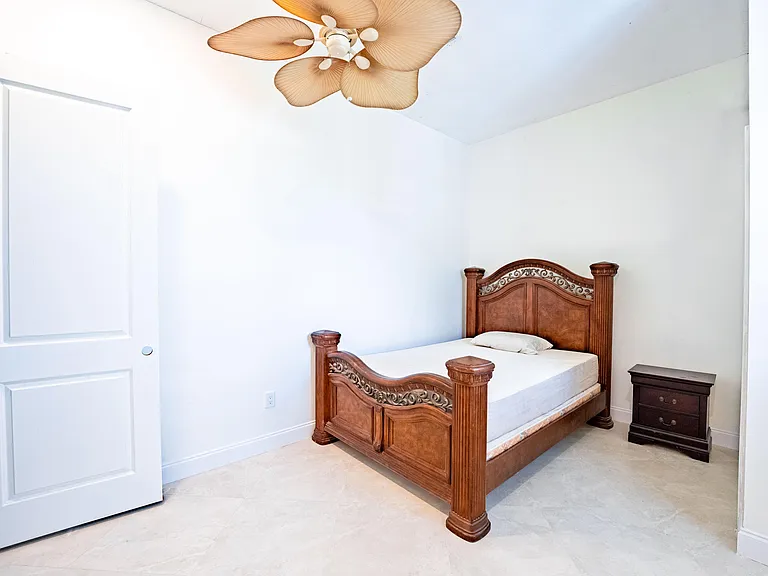 1325 N Mangonia Dr — Photo 9
