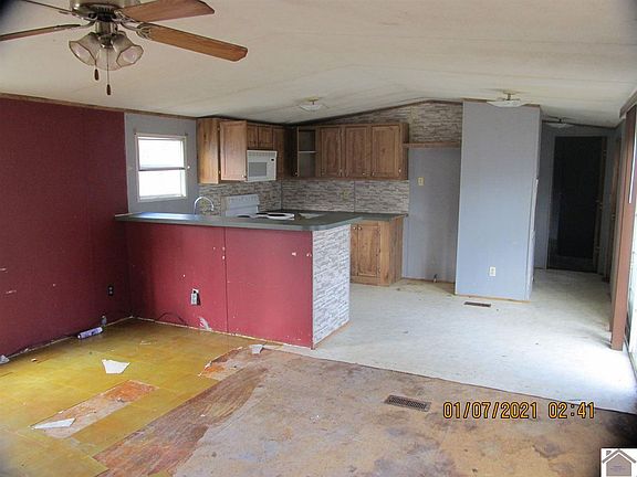3rd image of 38 Wood Lake Dr