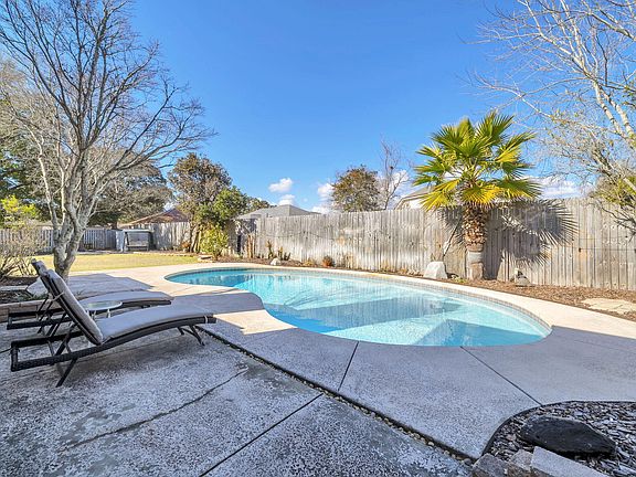 2nd image of 1765 Bridgeport Colony Ln