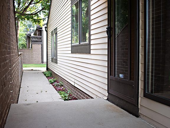 3rd image of 4459 Whitfield Ln #340