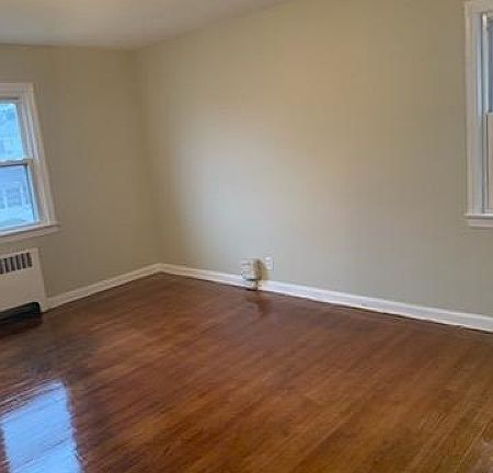 4th image of 16 Brookwood Dr