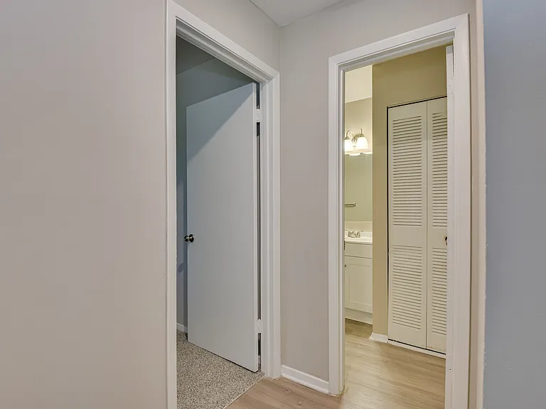 Hunters Run Apartments — Photo 26