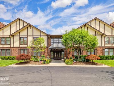 1750 Vernier Rd APT 6, Grosse Pointe Woods, MI, 48236