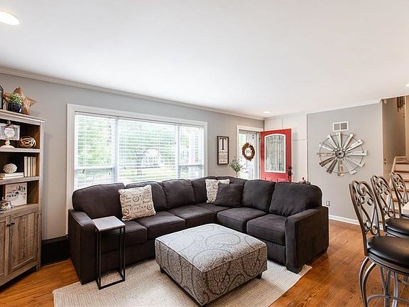 5th image of 7616 Windsor Dr