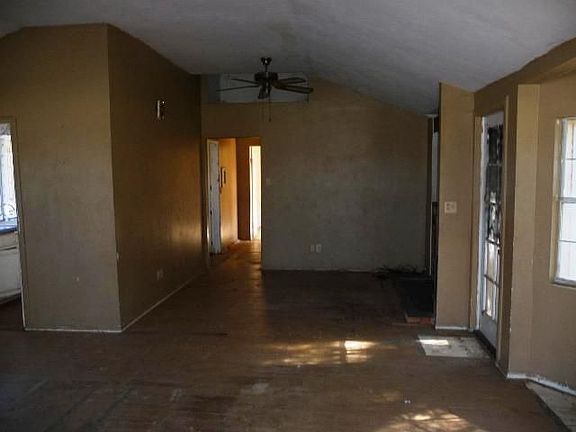 5th image of 25460 Fairview Ave