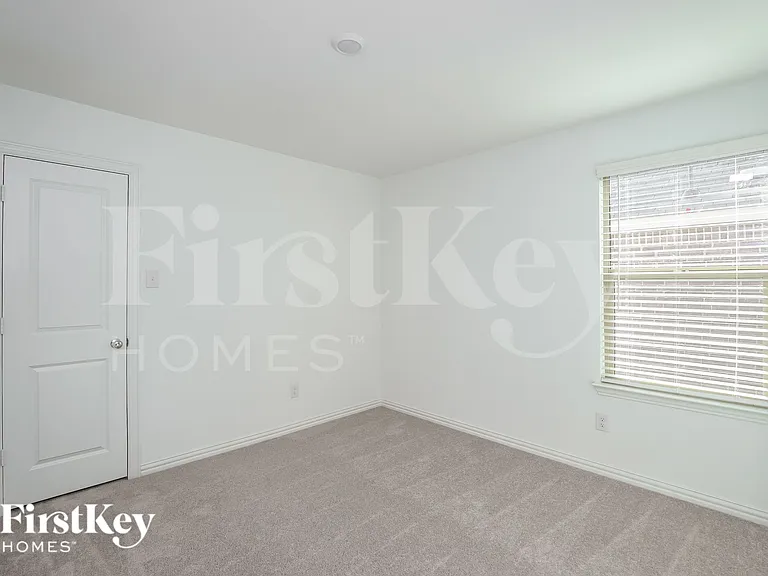 10049 Elkhorn Dr — Photo 10