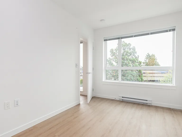 3655 Victoria Dr — Photo 36