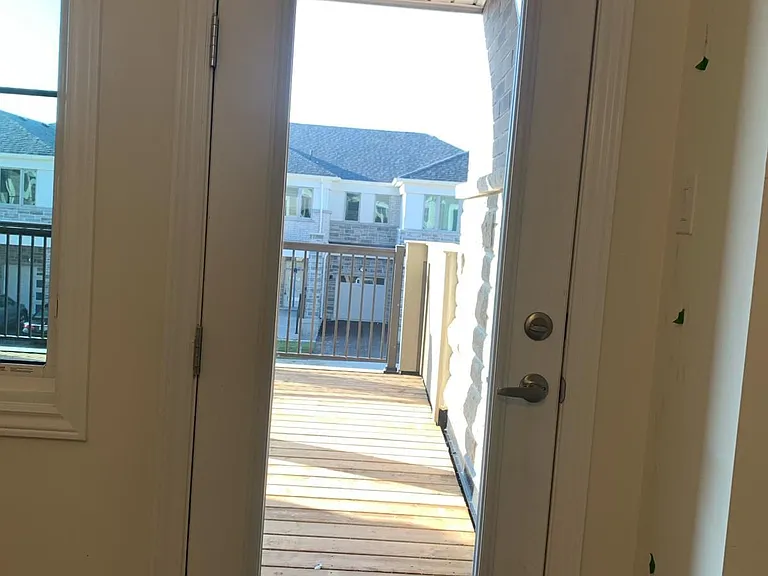 23 Thomas Frisby Jr Cres — Photo 12