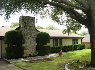 1013 Sproles Dr, Benbrook, TX 76126