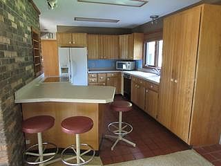 3rd image of 142 Yolande Ave