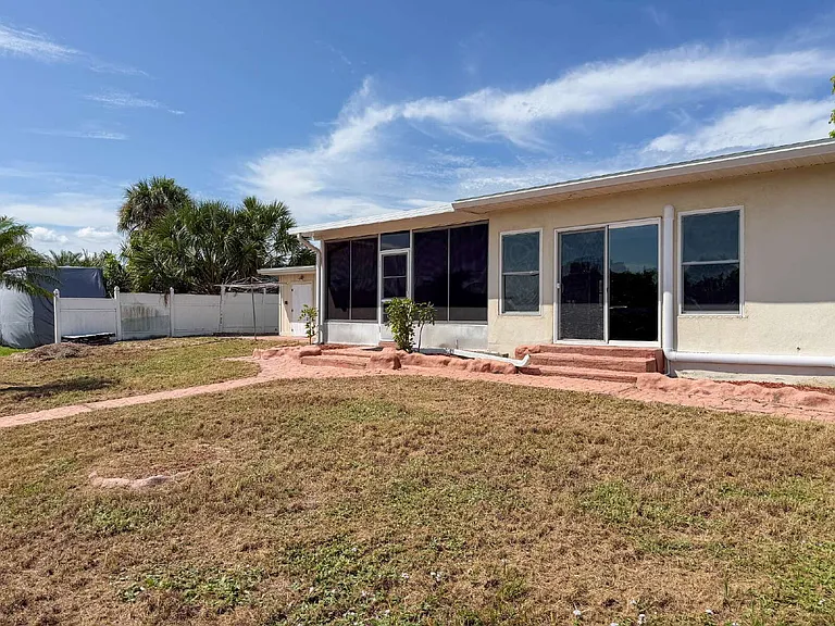 21160 Edgewater Dr — Photo 34