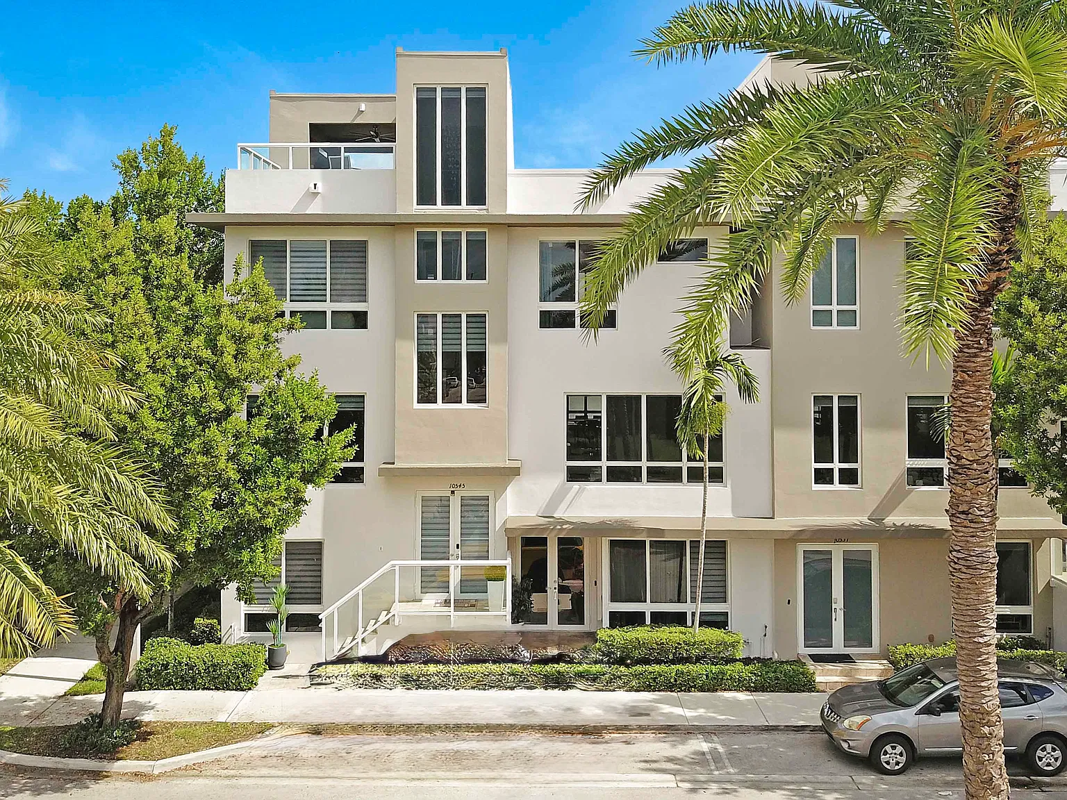 4 bed, 3.5 bath, 2388 sqft, $5,200 — Photo 4