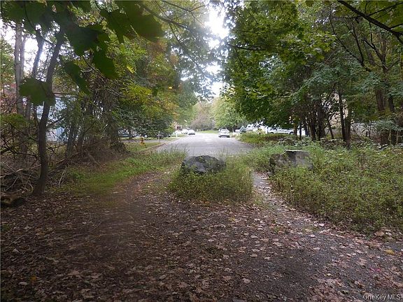 3rd image of 524 Macnary Road