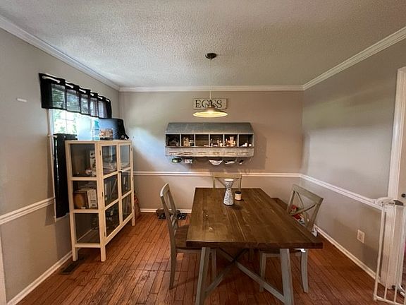 5th image of 152 Brookfield Cir