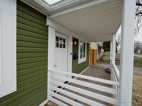 5th image of 849 Brentnell Ave