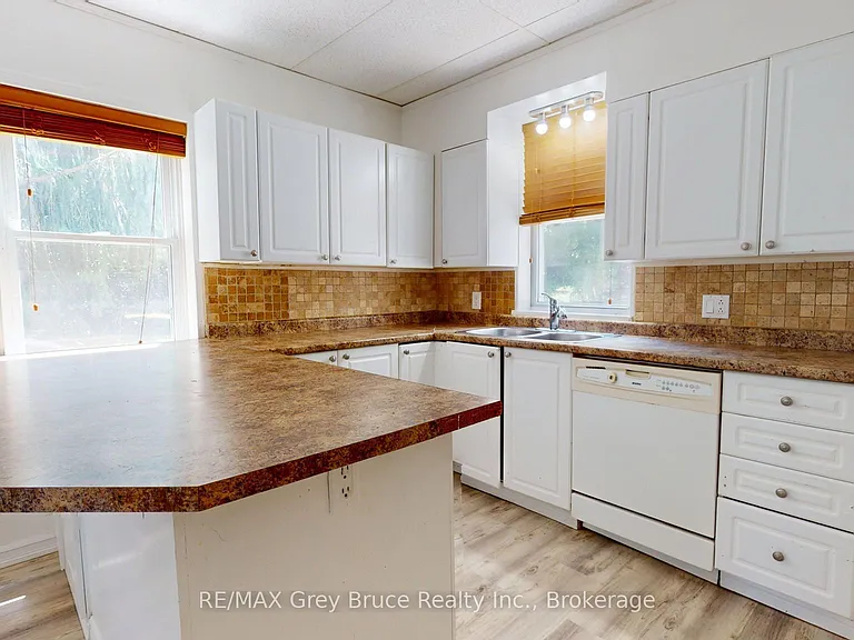 218 Denmark St — Photo 9