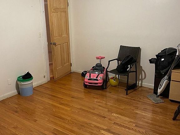 3rd image of 1058 Morris Ave APT 3