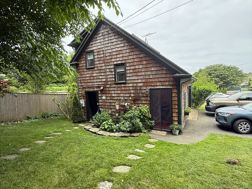 141 Coggeshall Ave #2