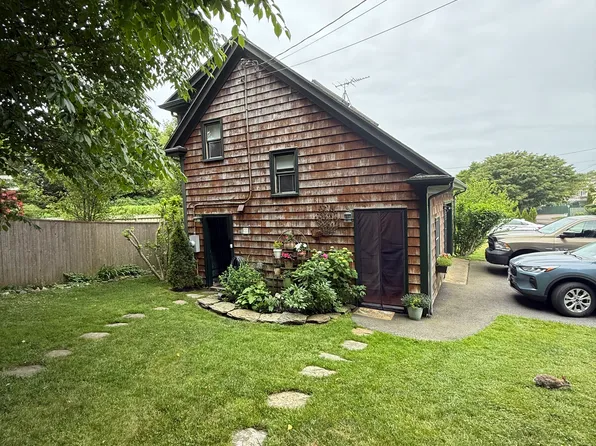 141 Coggeshall Ave #2, Newport, RI 02840