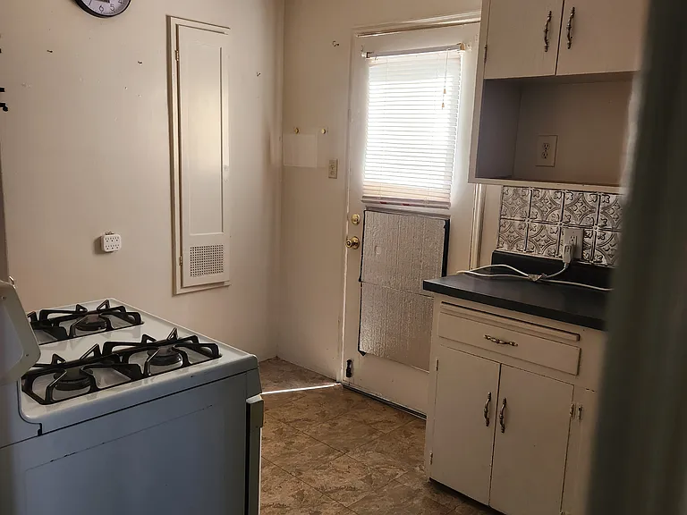 542 W Bush St #0 — Photo 6