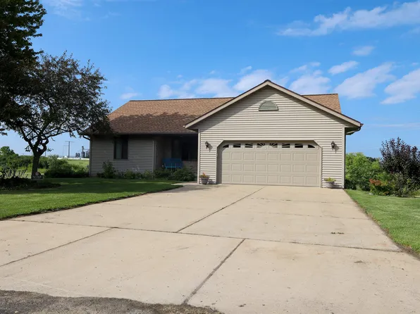 N1468 Sunset Dr, Lodi, WI 53555