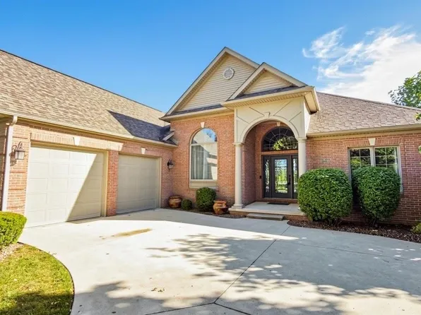 1009 Regents Park Dr, Monroe, MI 48161