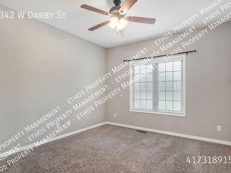 2342 W Darby St — Photo 31