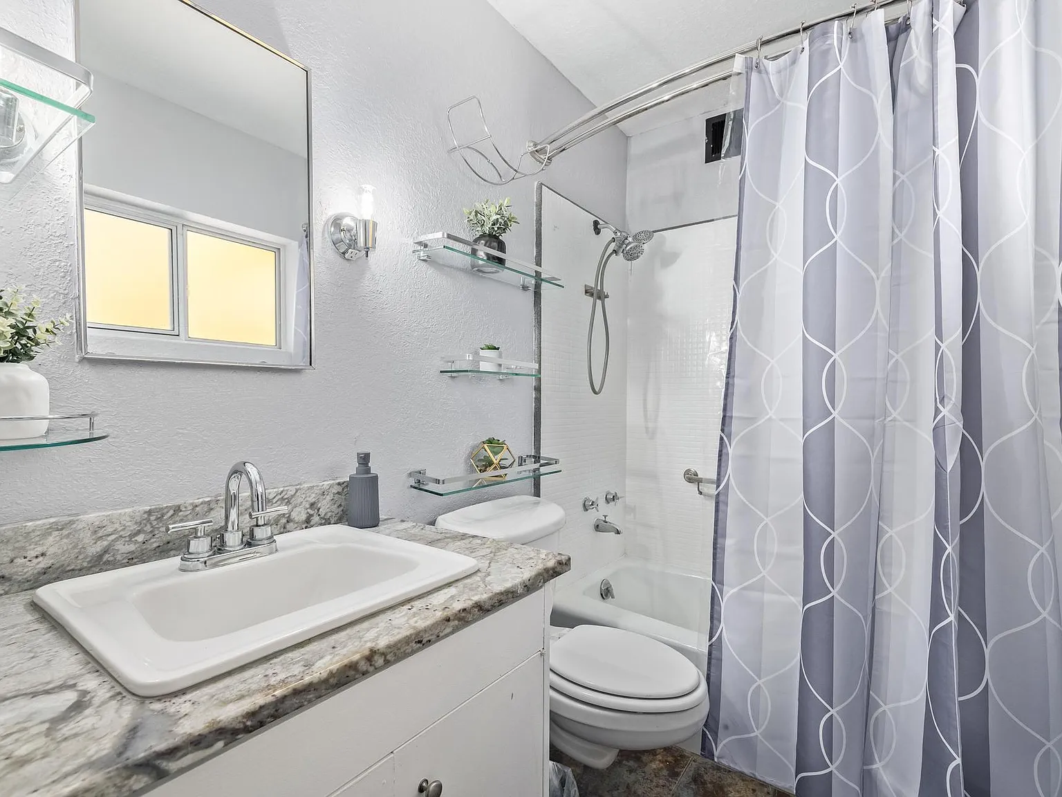 4 bed, 3.0 bath, 1650 sqft, $754 — Photo 3
