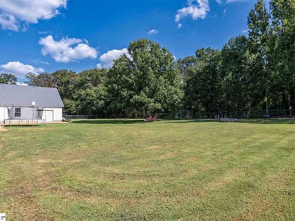 3rd image of 117 King Arthur Dr