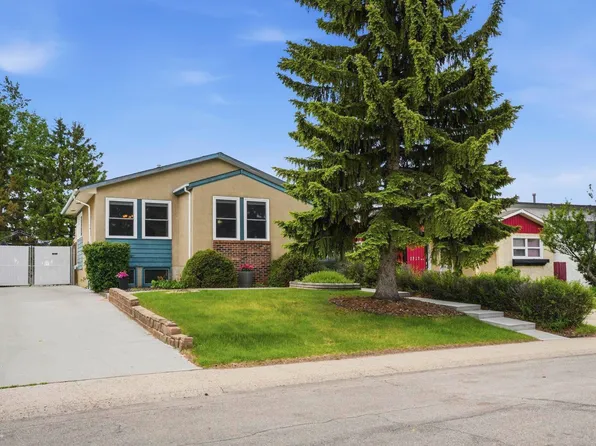 5511 10th Ave NW, Edmonton, AB T6L 1Y5