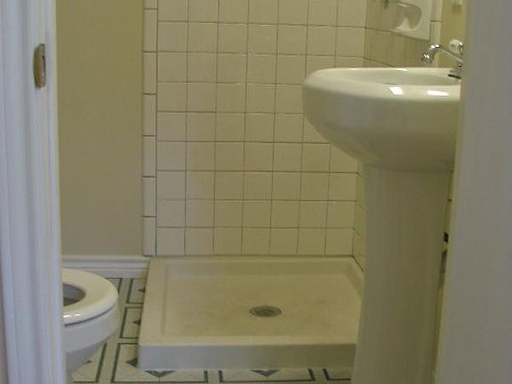 4th image of 1120 W Park Row Dr