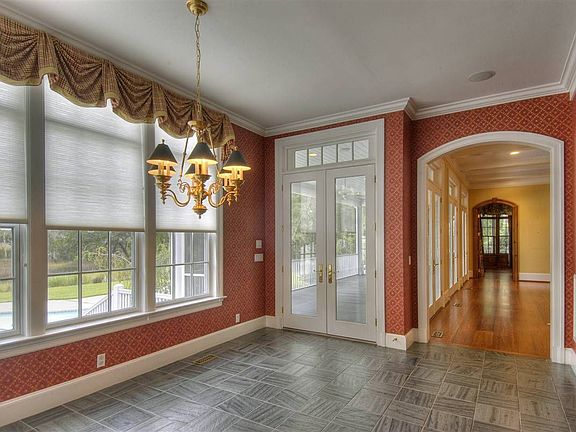 3rd image of 30 Carriage Dr