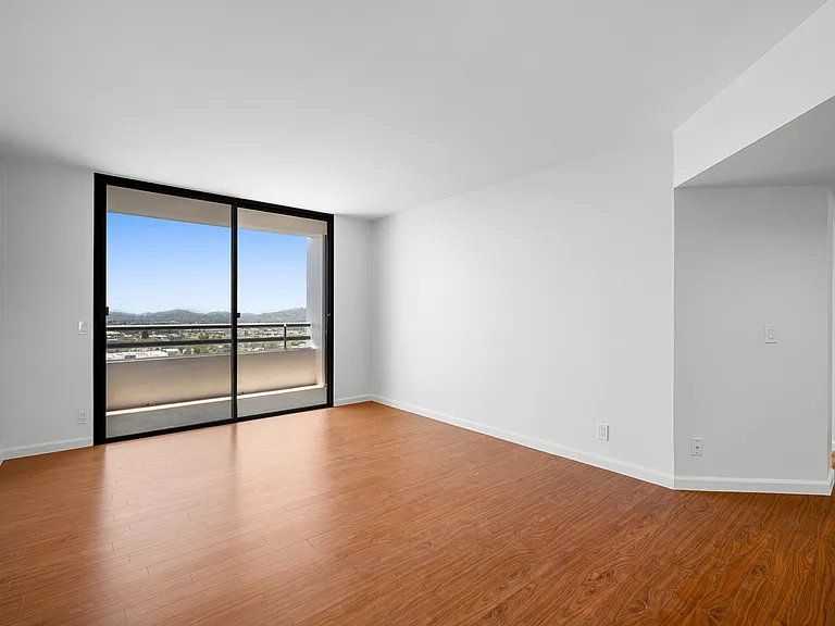 343 Pioneer Dr #1703 — Photo 9
