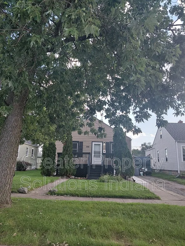 3 bed, 2.0 bath, 2240 sqft, $2,350 — Photo 1