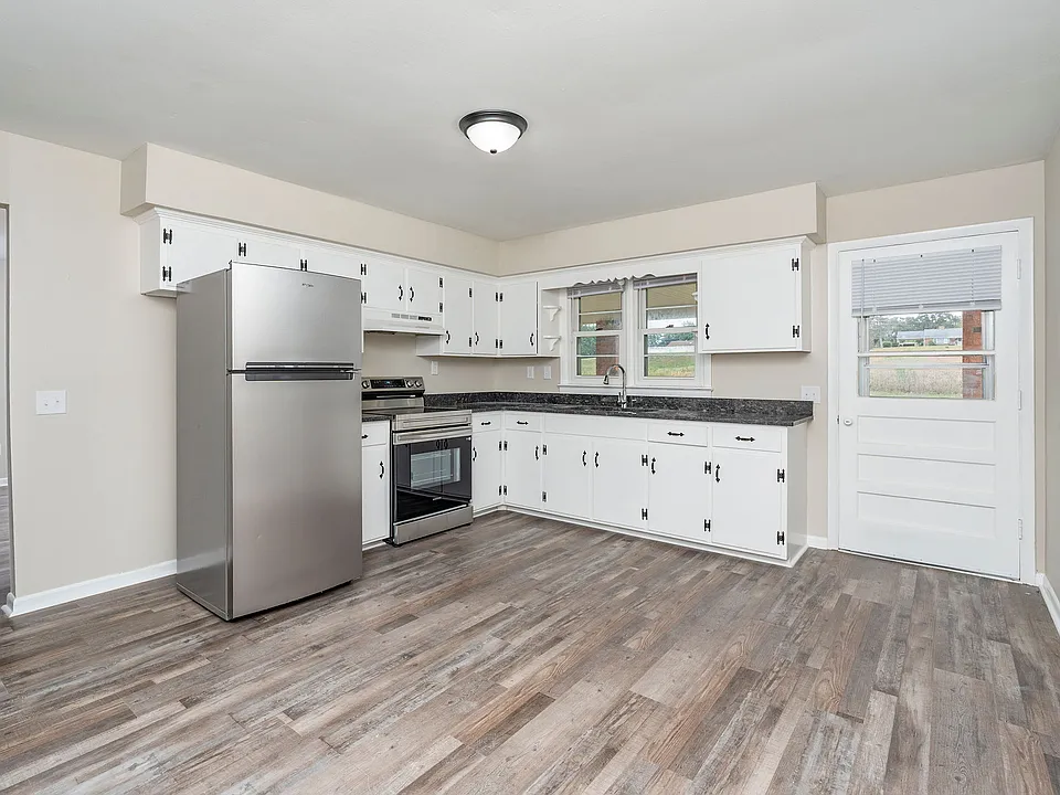 57 Edgewood Ln