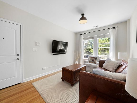 5th image of 1124 W Wellington Ave APT 206