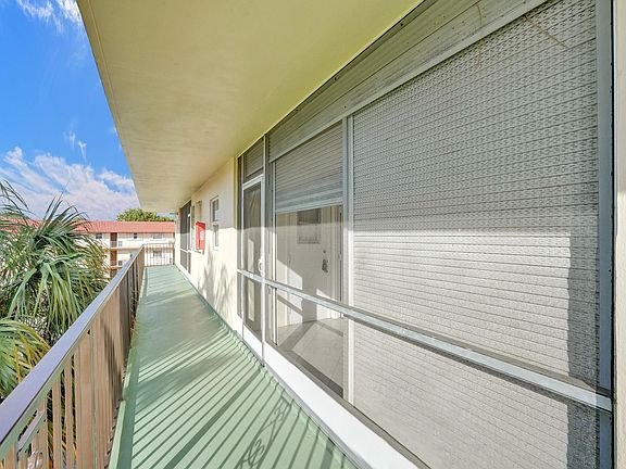 2nd image of 802 SE 7th Street #302