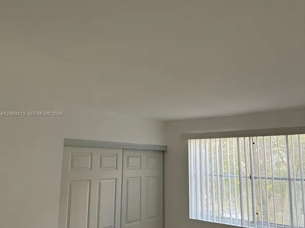 6135 NW 186th St APT 312, Hialeah, FL 33015