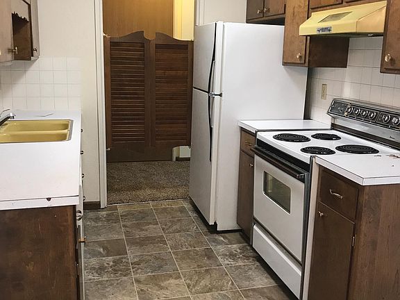 5th image of 124 12th St S APT 6