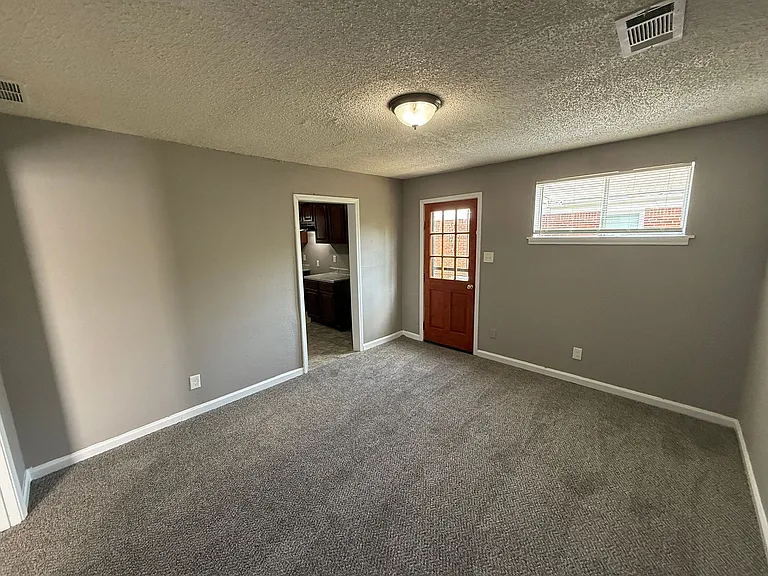 1654 Silver St — Photo 5