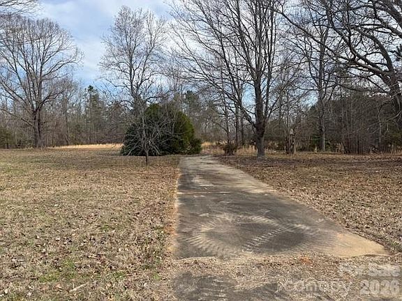 4th image of 2837 Blacksburg Rd