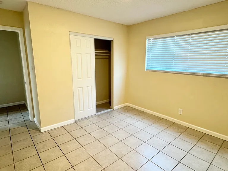 127 E Louise St #3 — Photo 10