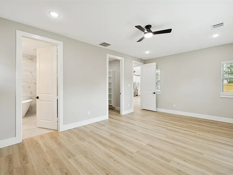 2618 Martinas Ct — Photo 10