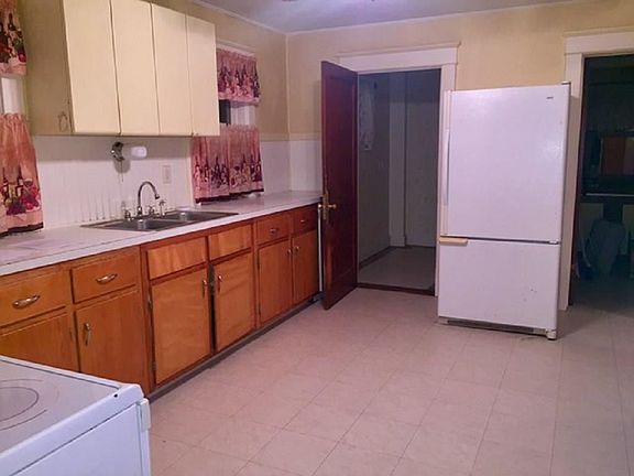 2nd image of 302 E Naples St