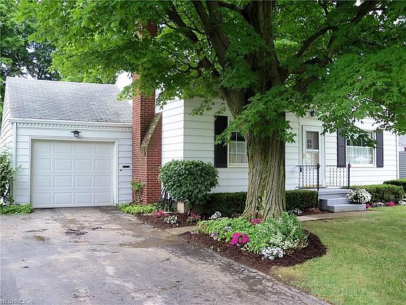 3rd image of 4655 Waseka Ln