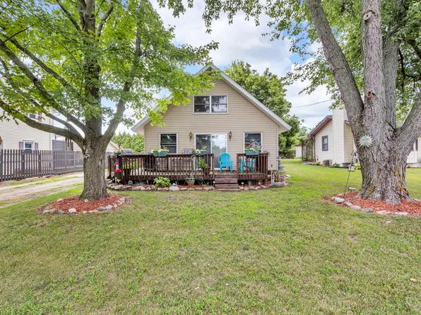 320 Nottingham Dr, Brooklyn, MI 49230