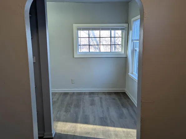 2826 Oxford St, Des Moines, IA 50313