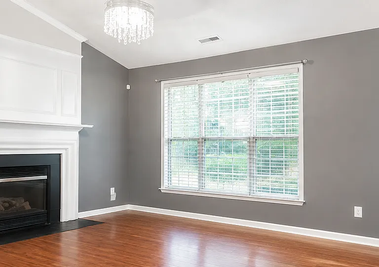 518 Quartz Dr — Photo 2